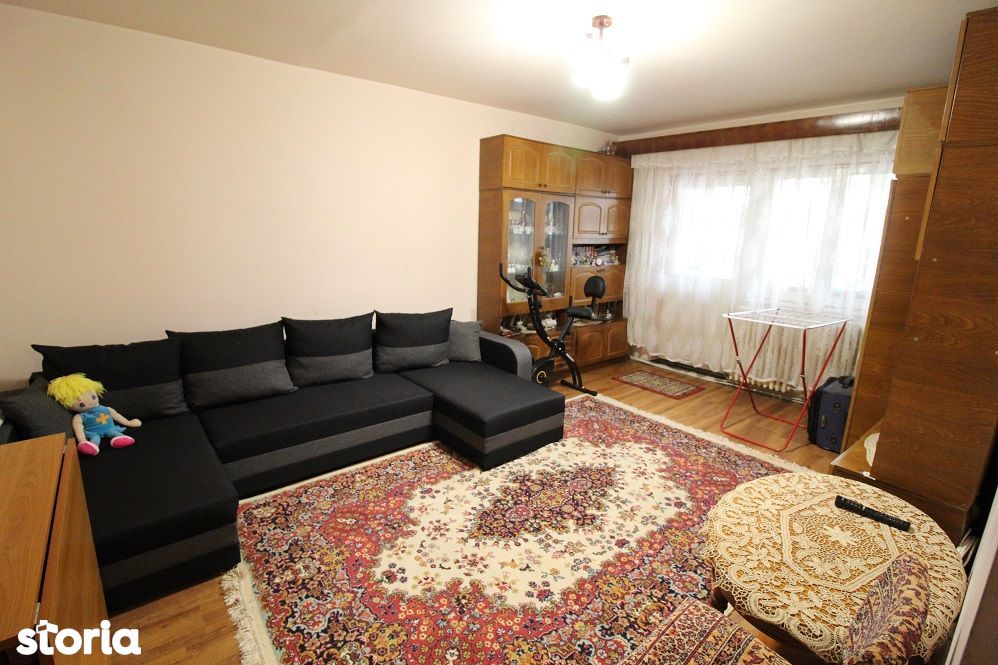 Vând apartament 3 camere în Hunedoara, zona M5-Maritan, etaj 1