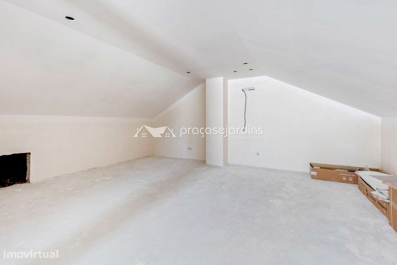 Moradia T3 com Garagem para 3 Viaturas a 5 Minutos de Leiria-7