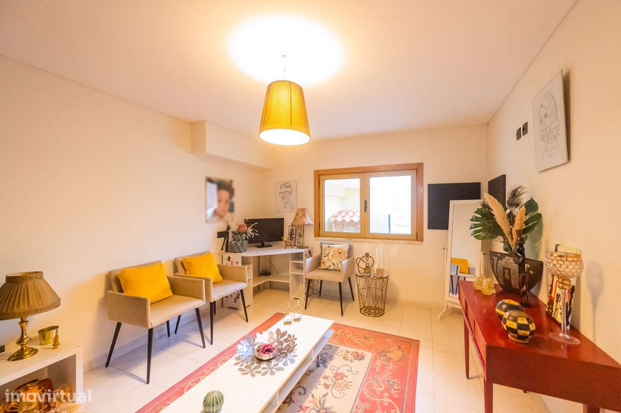 Moradia T-4+1 em Agualva Cacém-18