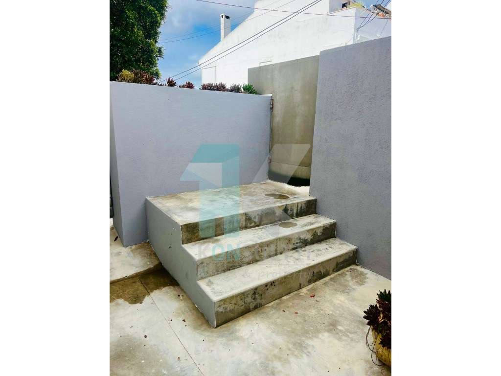 Moradia T3 + T2 em São João do Estoril - Alapraia-39