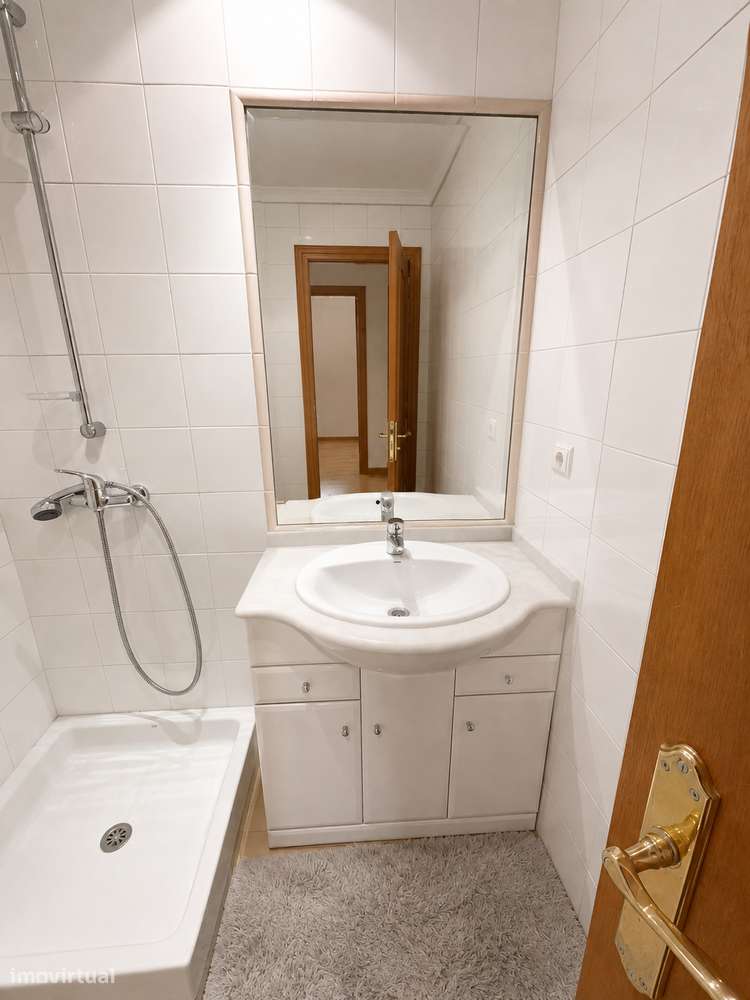 Apartamento T3 Lordelo do Ouro-7