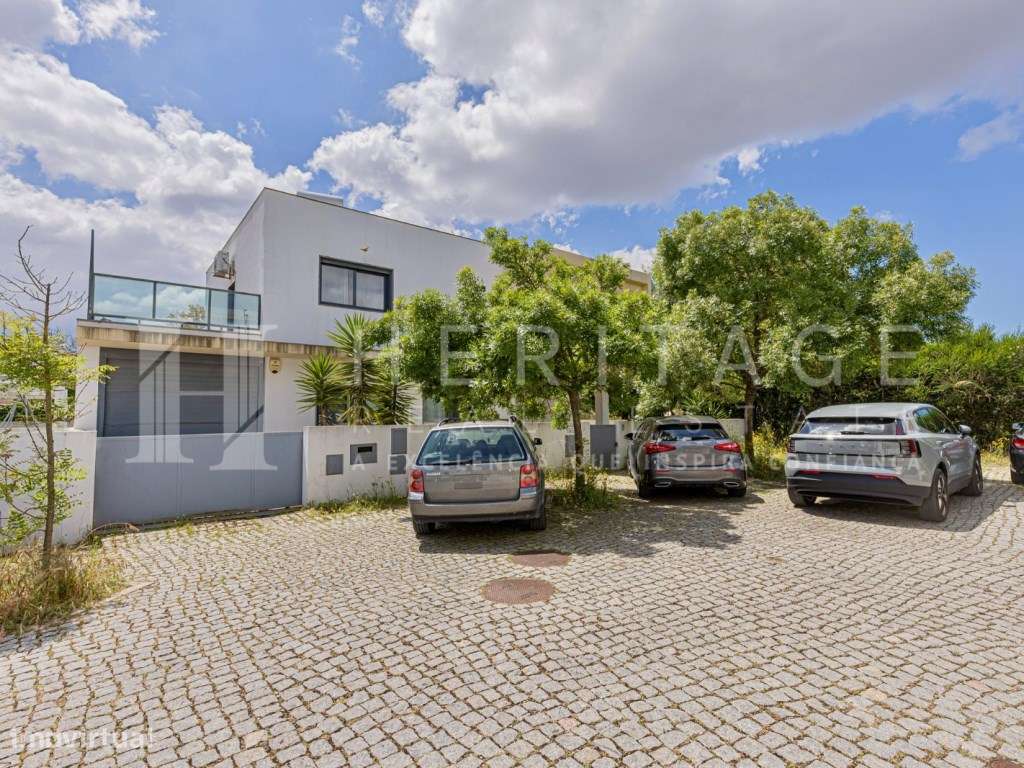 Moradia Isolada T4 com Garagem e Espaço Exterior em Santo António d...-29