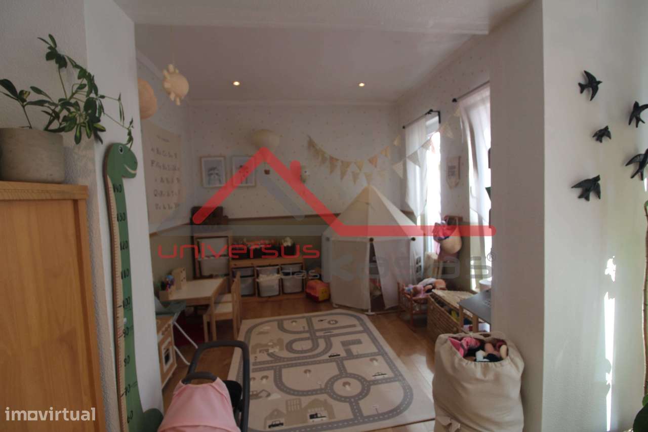 Moradia em Banda V4 com Jardim e Estacionamento na Quinta do Anjo-11