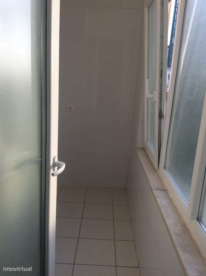 Apartamento T3 com varanda em Campo de Ourique-6