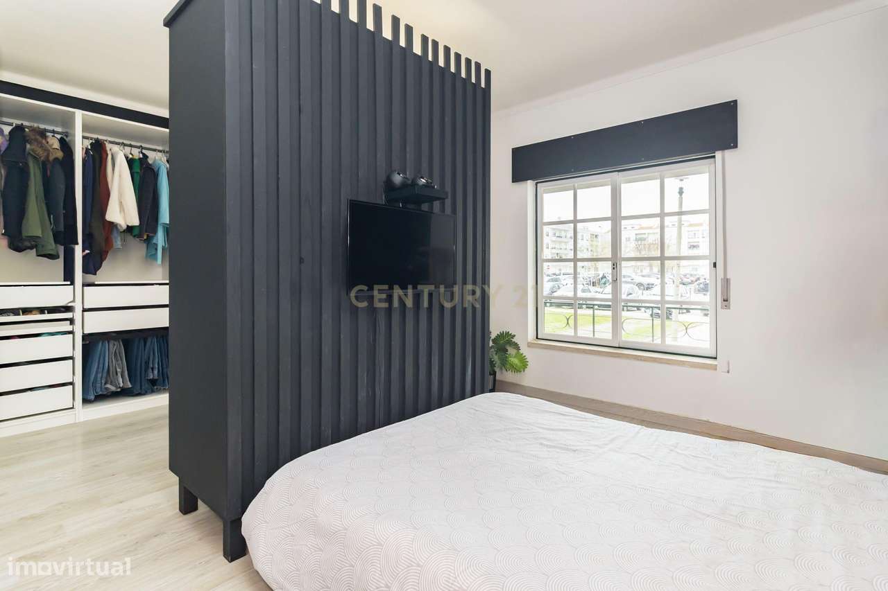 Apartamento T2 totalmente remodelado, localizado no Pinhal Novo,-4