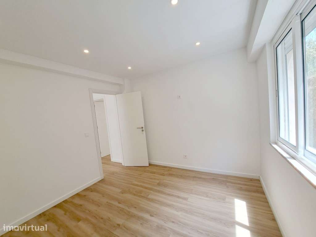 Apartamento T2 para venda em Amadora - Lisboa-6