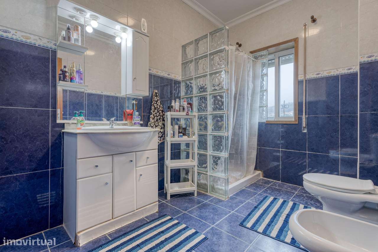 T3 com 3 varandas e Box fechada em Paredes-17