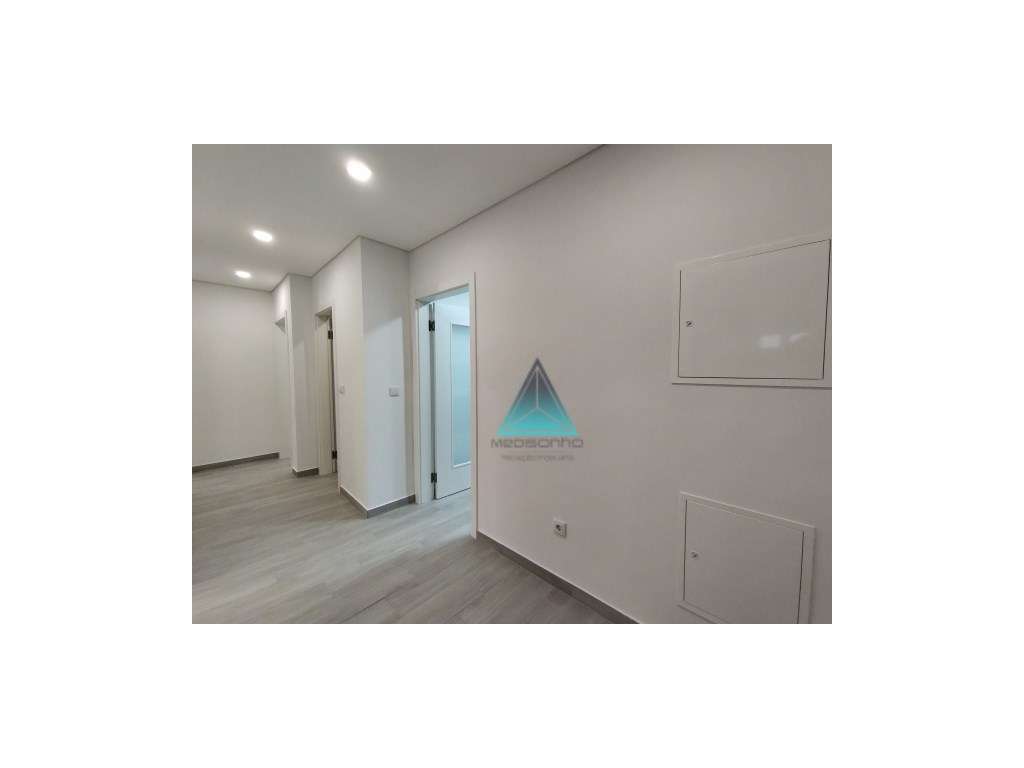 Apartamento T3 totalmente remodelado Laranjeiro - Almada-3