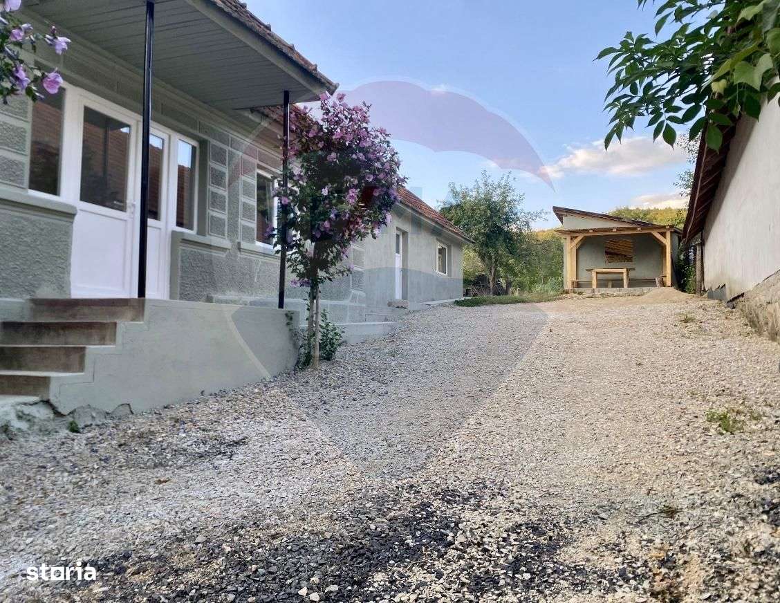 Casă / Vilă cu 5 camere de vânzare-1