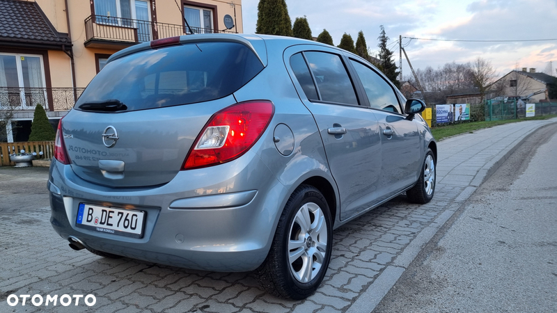 Opel Corsa 1.4 16V Cosmo - 23