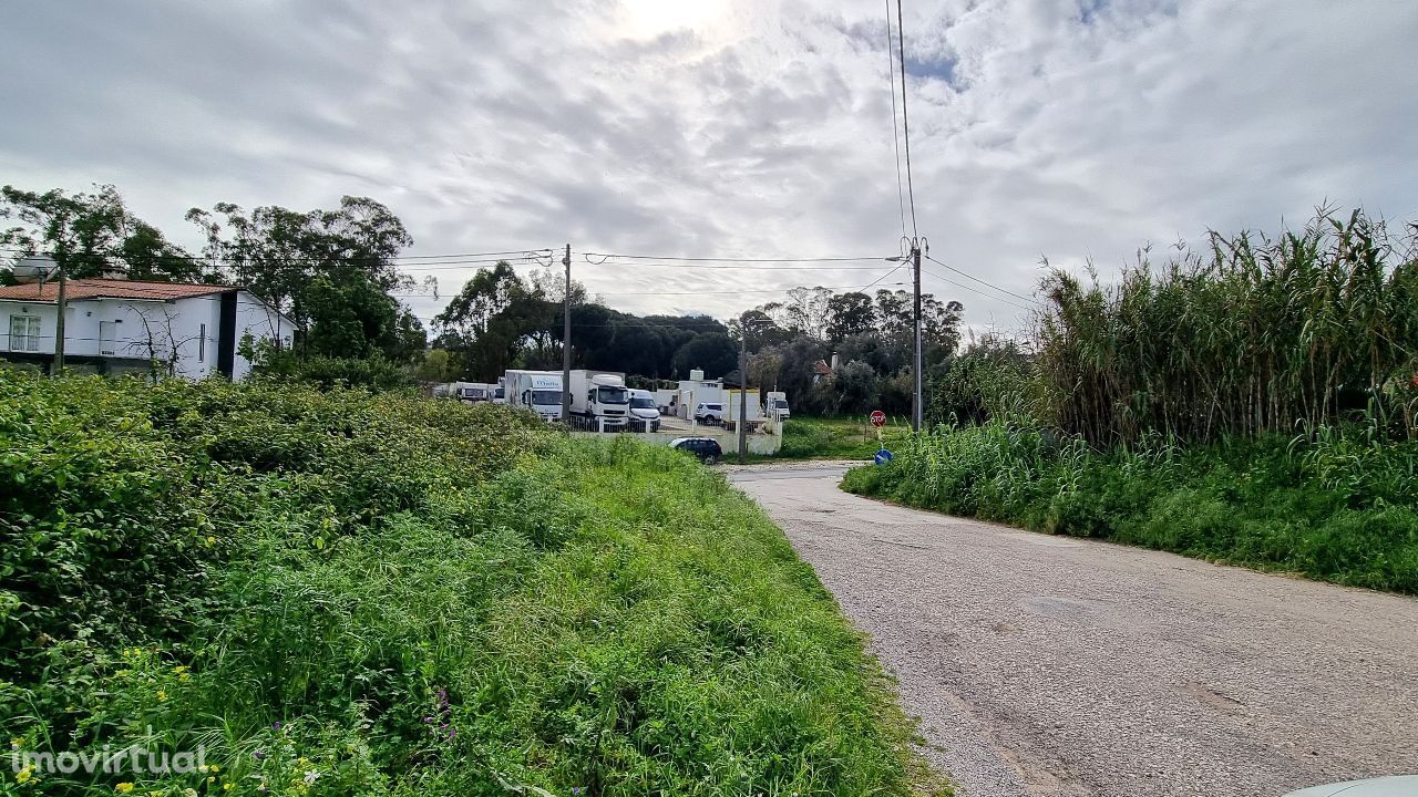 SOBREDA - Terreno Rústico com 280m2 junto à estrada N10-1