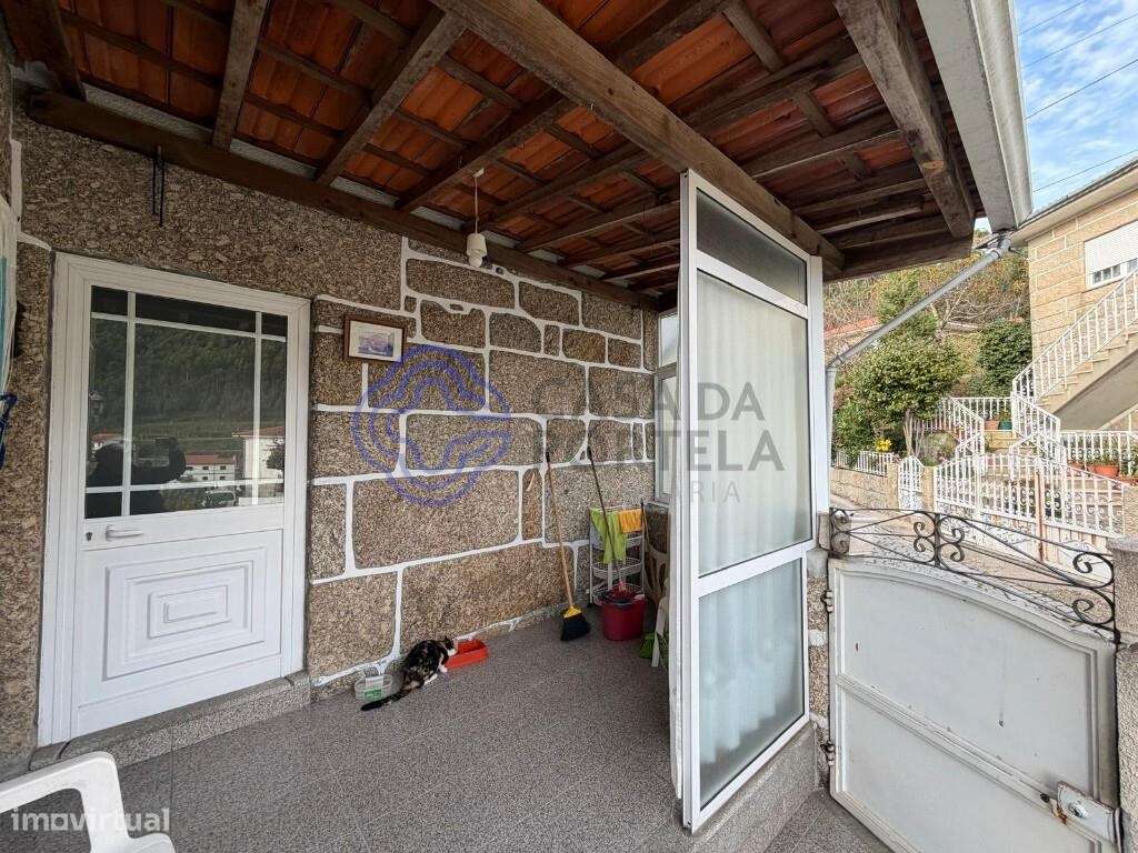 VENDE MORADIA T2+1 COM GARAGEM BOX, ARRECADAÇÃO E UMA OUTRA CASA T2, M - Grande imagem: 4/60