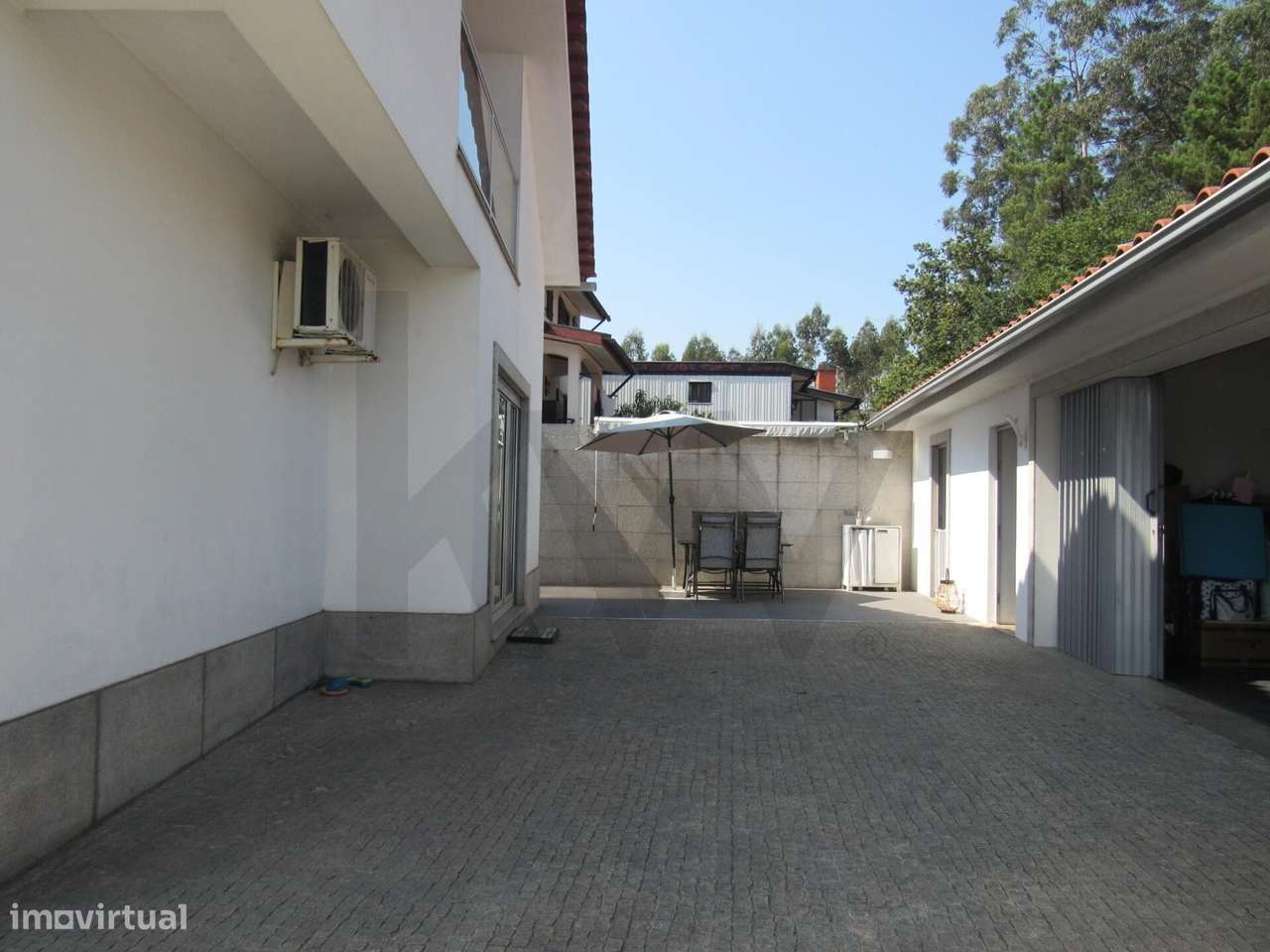 Moradia Térrea com Salão Superior | A 7 Minutos do Centro de Oliveira-36