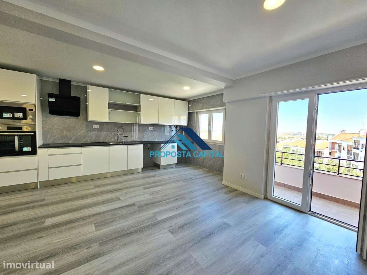 APARTAMENTO T4 REMODELADO CENTRO AMORA-18