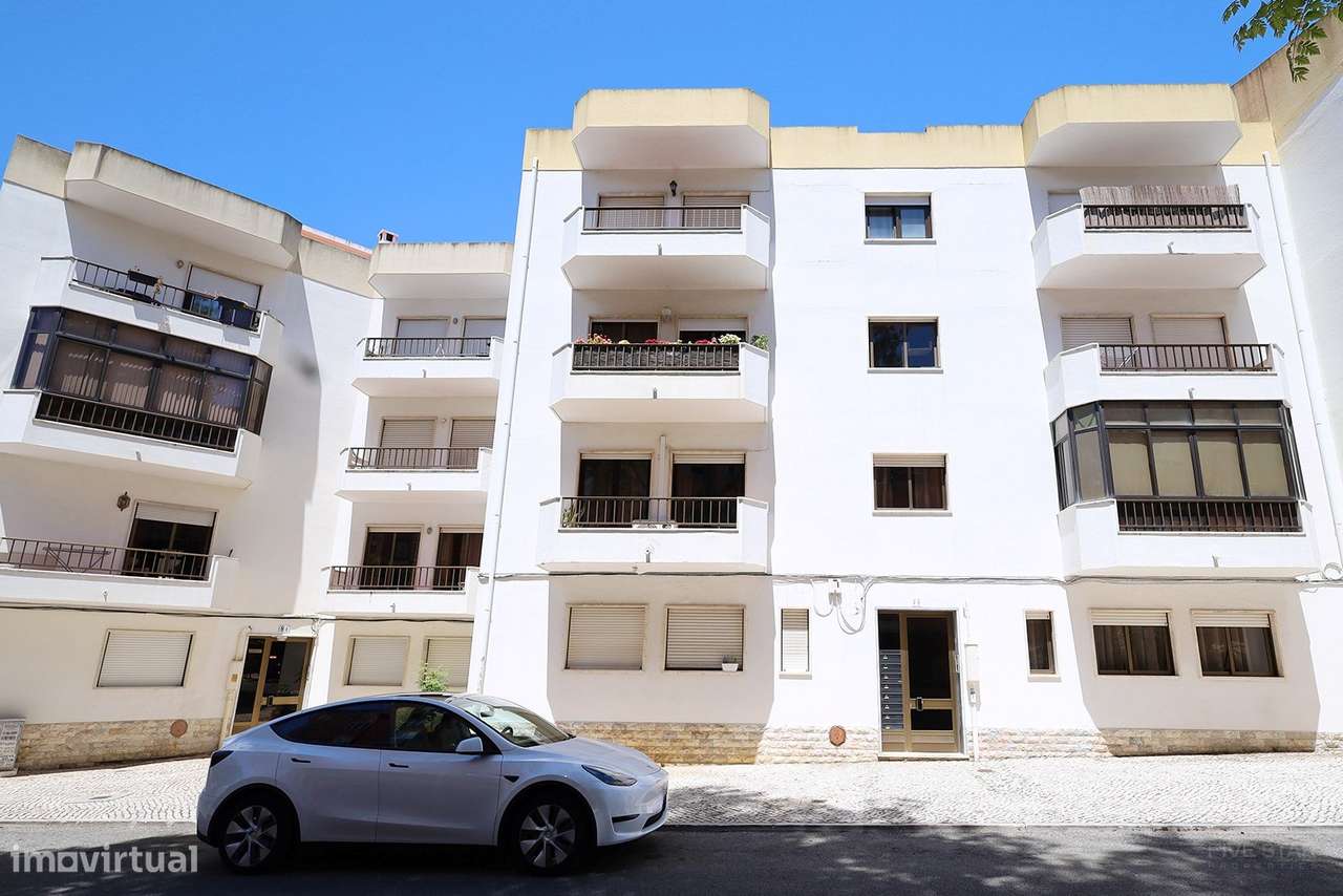 T2 - Apartamento com Varanda - Alapraia – Estoril-0