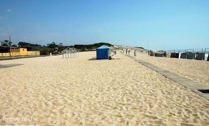 Vende-se Moradia V3 de 3 pisos com jardim-9