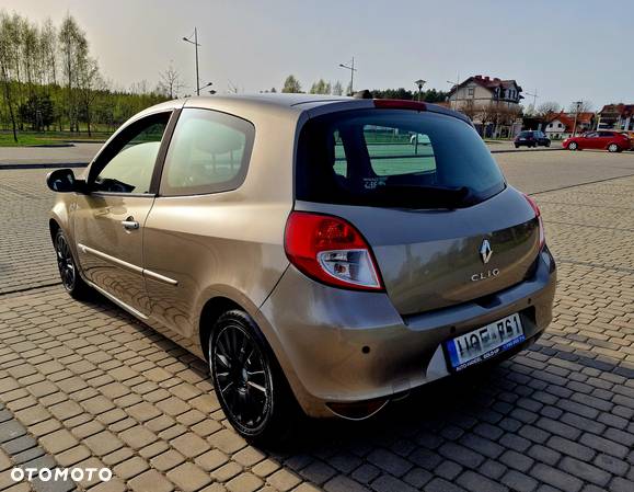 Renault Clio 1.2 16V Authentique - 4