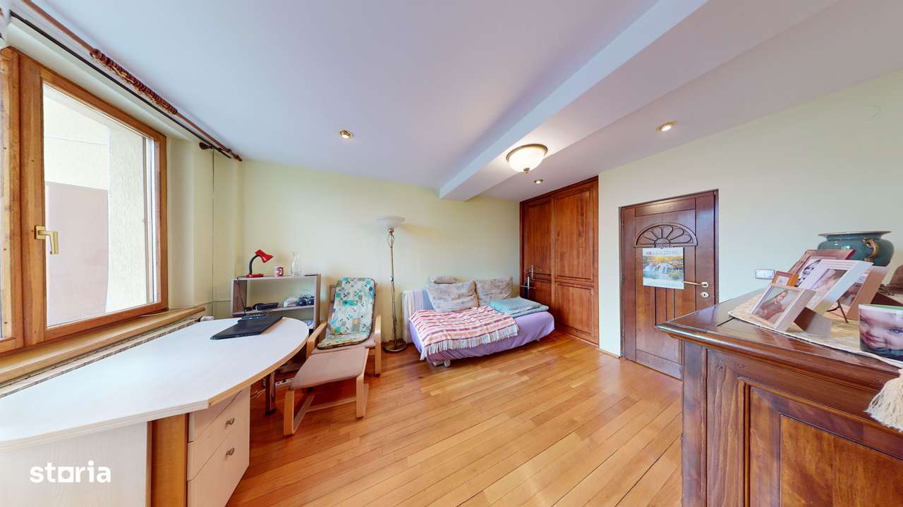 Vila de vanzare in cartierul Strand - 7 camere, strada linistita - Imagine principală: 4/13