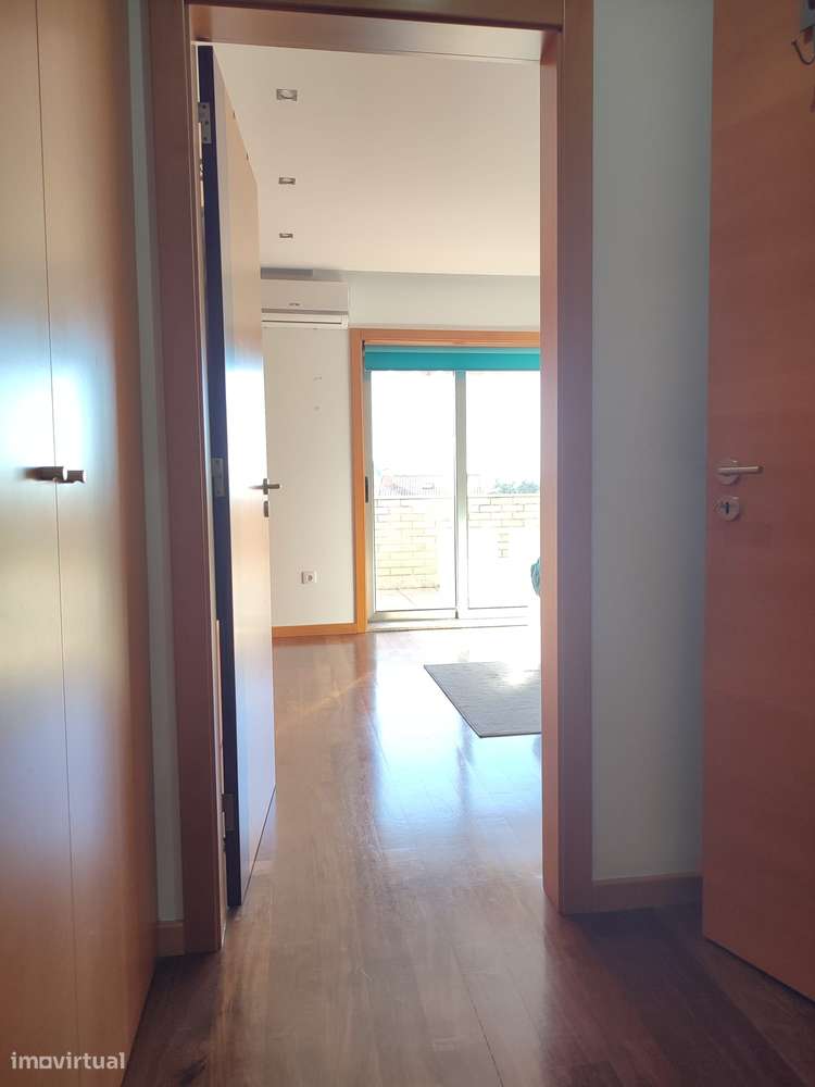 Moradia T4 (2 suites),cond. fechado, piscina, campo de jogos e ginásio-25