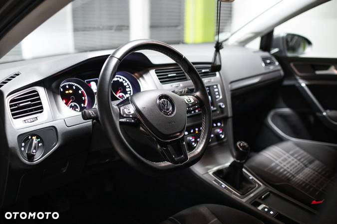 Volkswagen Golf 1.2 TSI BlueMotion Technology Comfortline - 11
