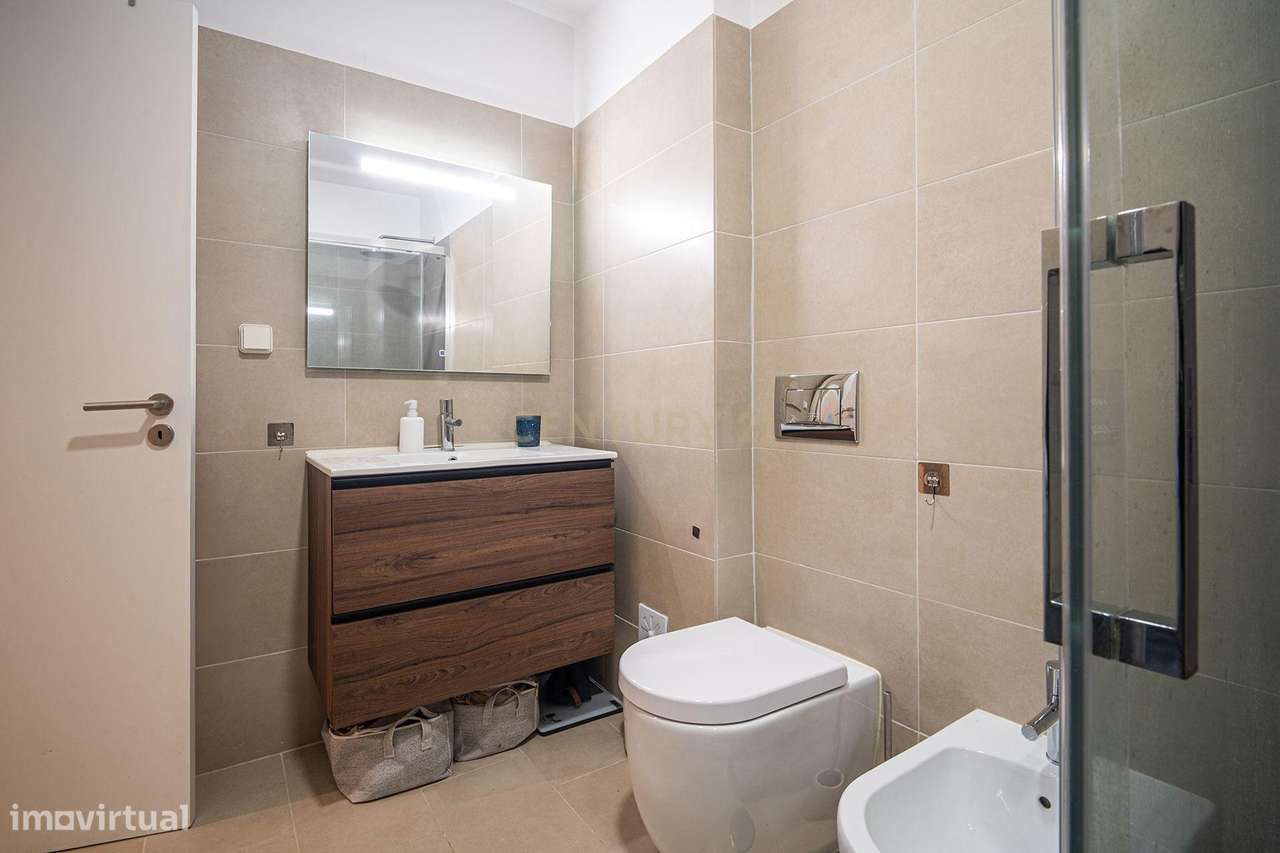 Apartamento Renovado T2 em Oeiras, ótimas áreas e com tudo perto de si-16