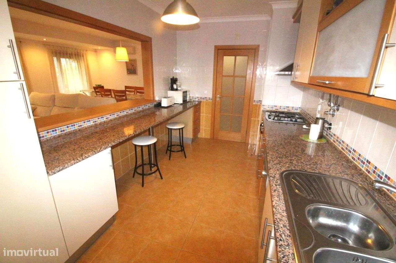 Armação de Pêra, T2 Semi-Novo com Piscina, Garagem e 2 wc´s-7