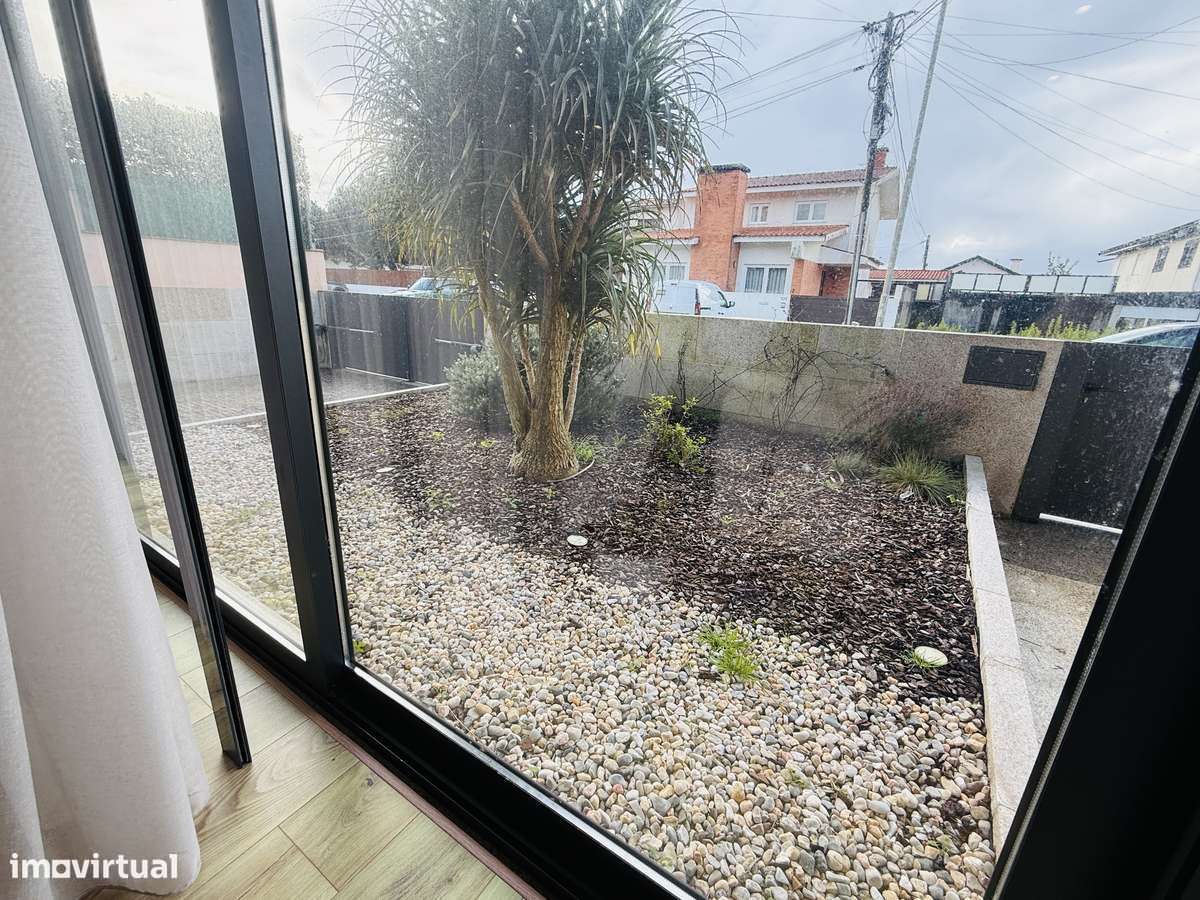 Moradia 3 frentes 200m praia-36