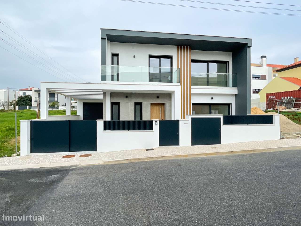 Moradia T4 com Piscina - Santa Iria de Azoia (Bairro da Salvação)-1