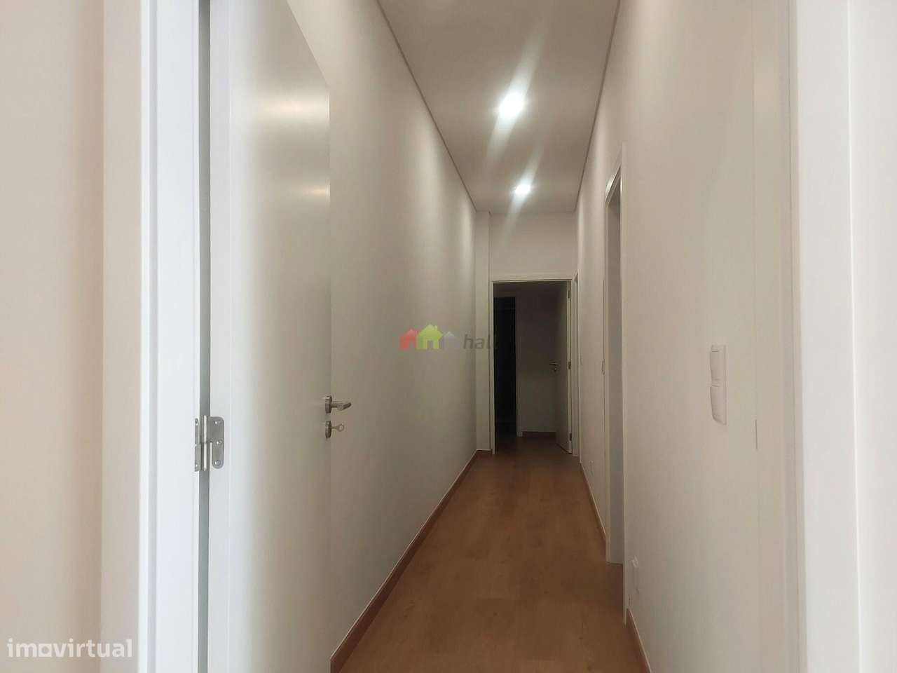 Moradia T4 Nova de arquitectura moderna em Azeitão-7