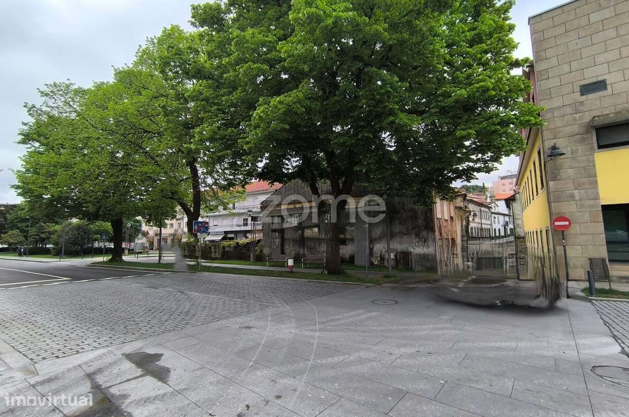 Prédio para remodelação total-8