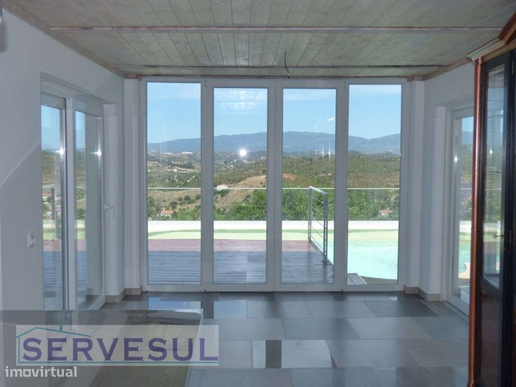 Espaçosa moradia de 2 pisos composta por 4 quartos com piscina e vi...-8