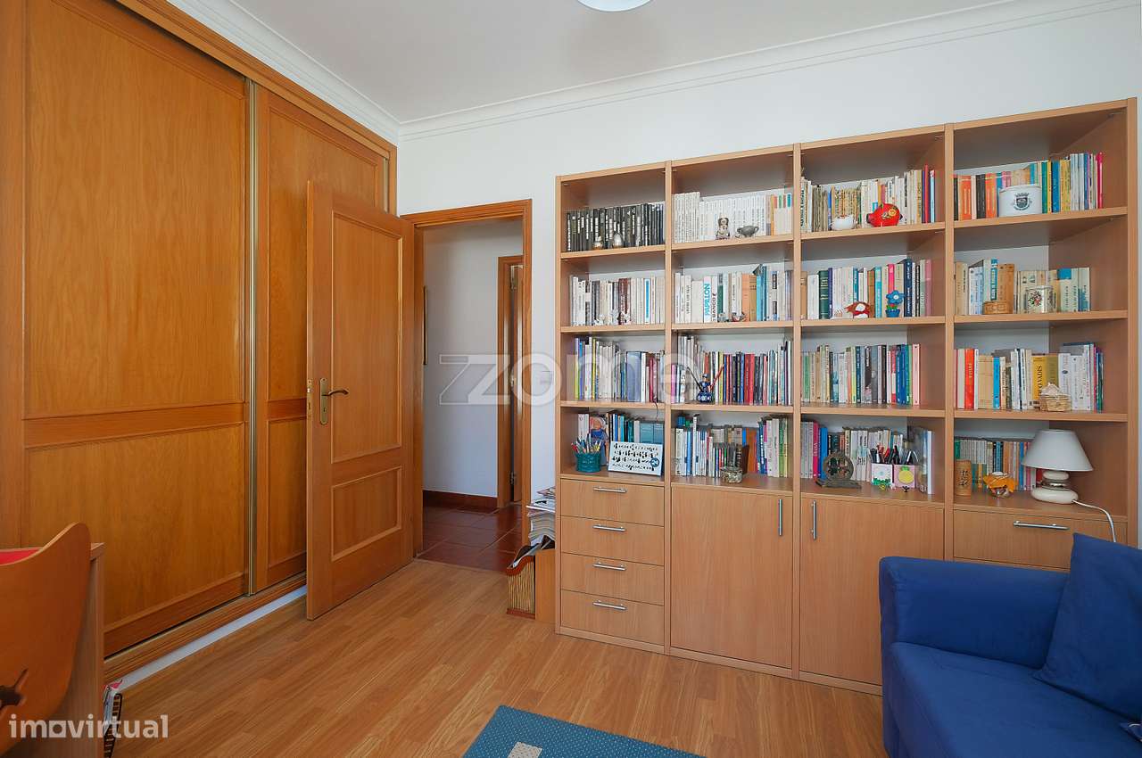 Apartamento T2 com 3 Lugares de Garagem | Alvide, Alcabideche, Cascais-16