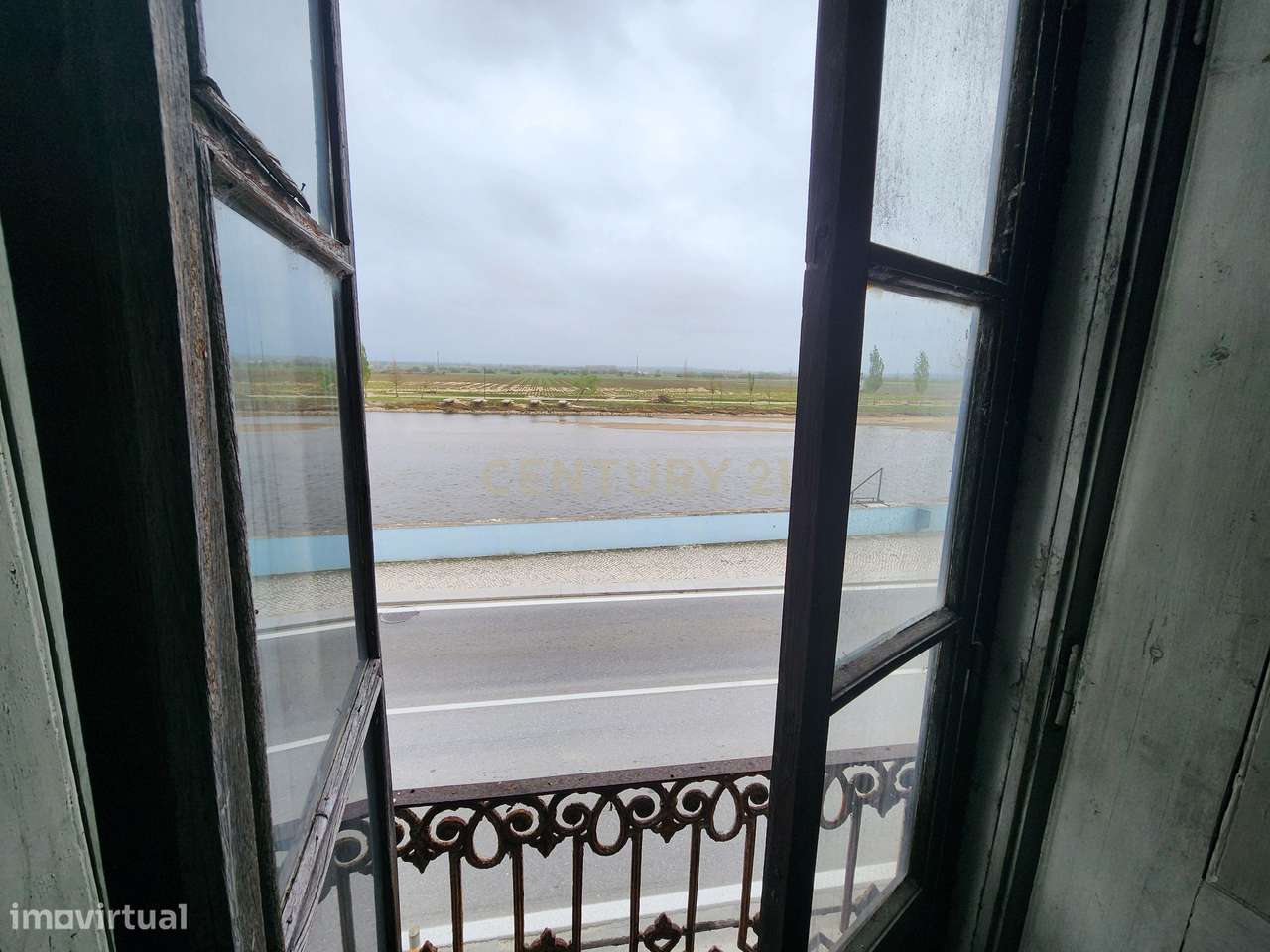 Moradia com Dois Andares no Centro de Coruche com Vista Rio-6