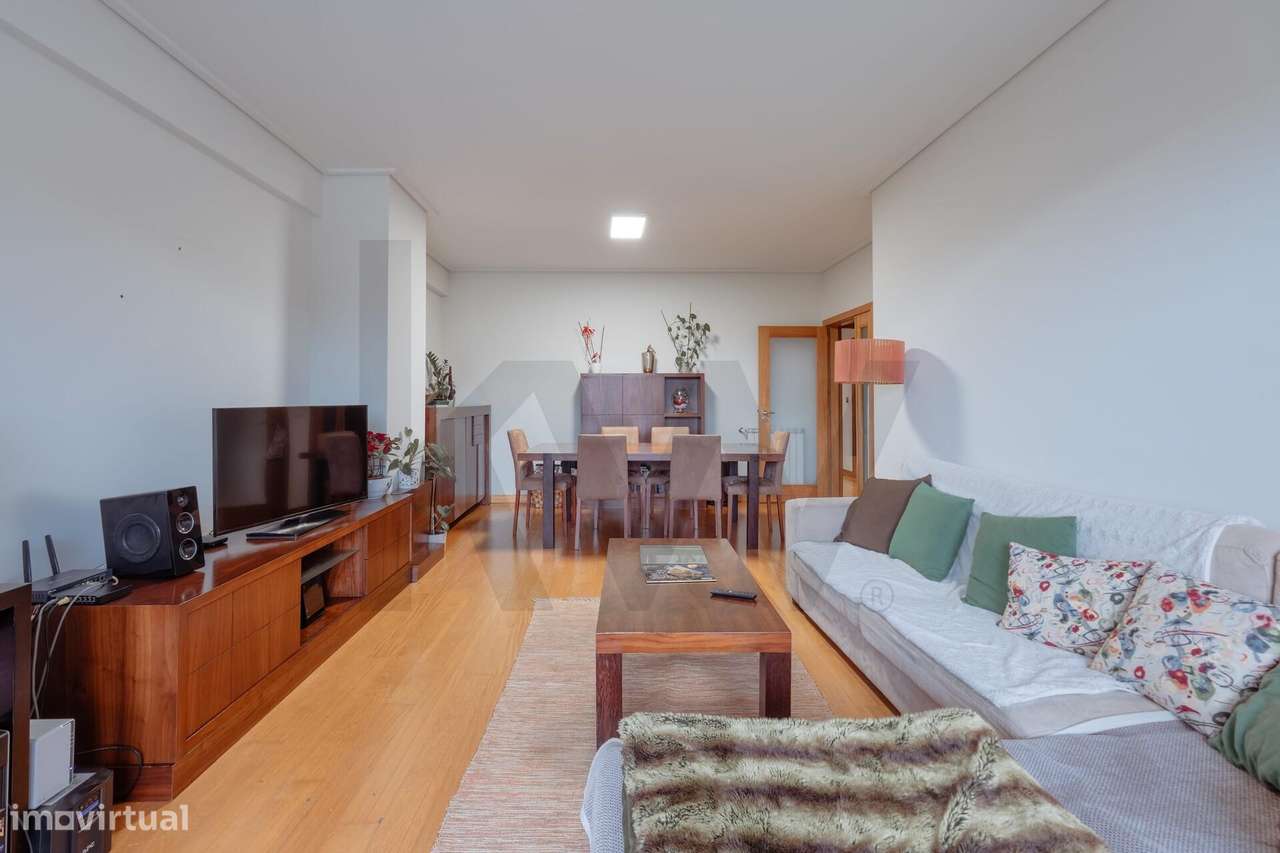 Apartamento T4 165m2  4 Varandas + Garagem   --- Zona do Cavaco - Grande imagem: 4/22