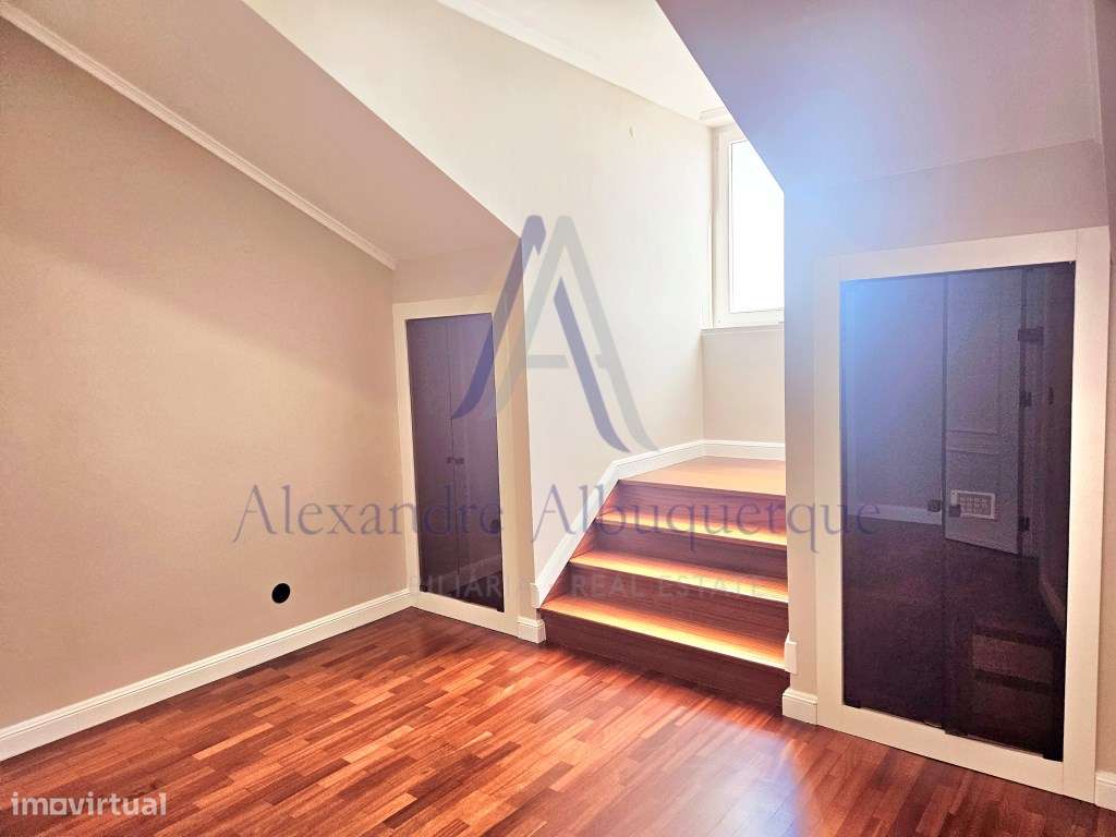Luxuoso Duplex T 3 na Vila de Sesimbra, em segunda linha da Praia-15