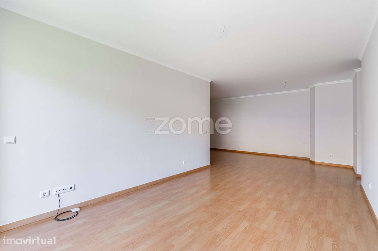 T2 Novo com Amplas Áreas, Piscina Aquecida e Excelente Localização-18
