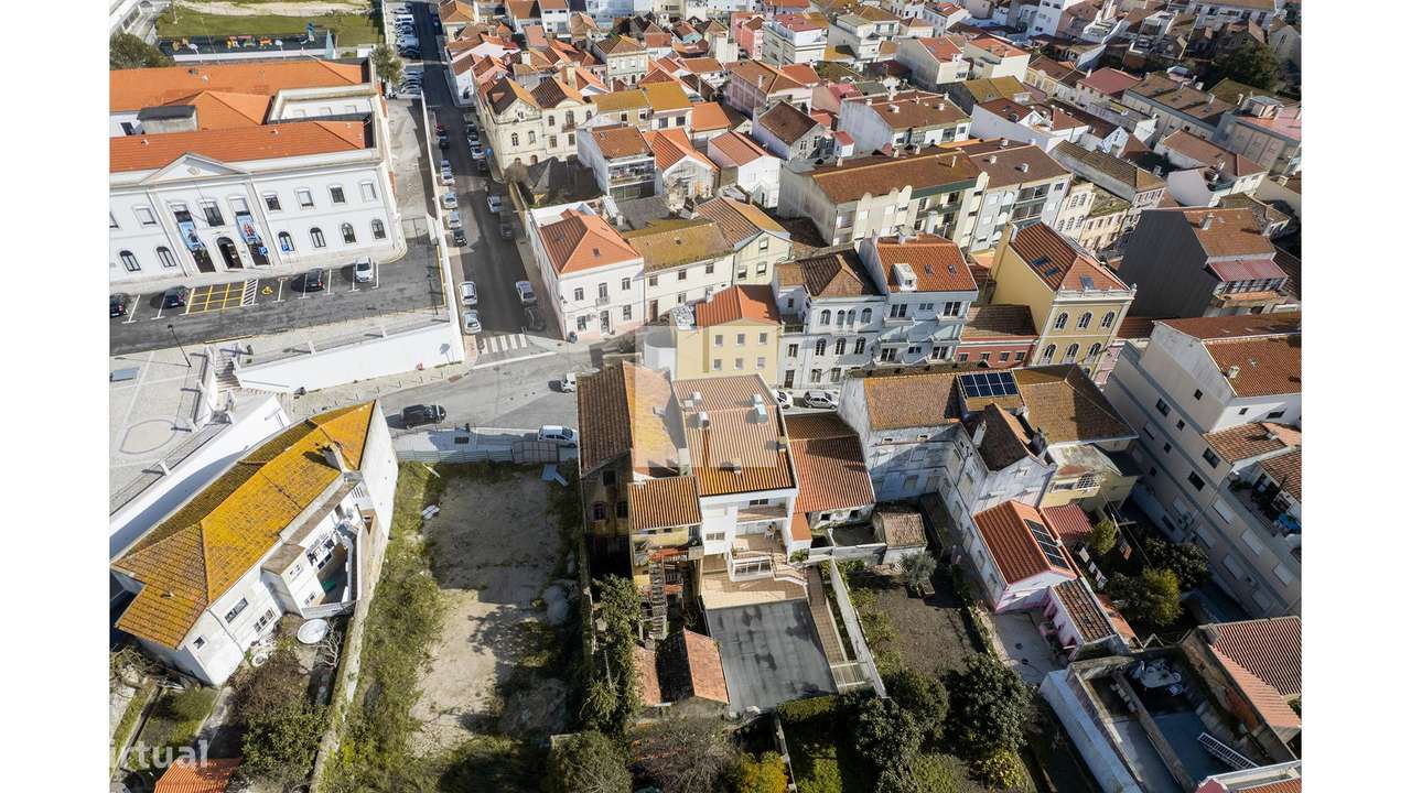 Moradia para Restaurar T10-12