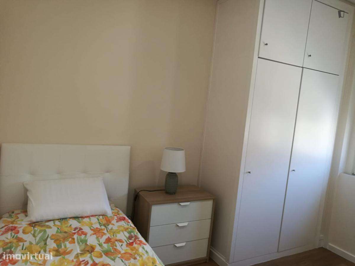 Quarto - localizado em Paranhos Porto - Grande imagem: 5/10