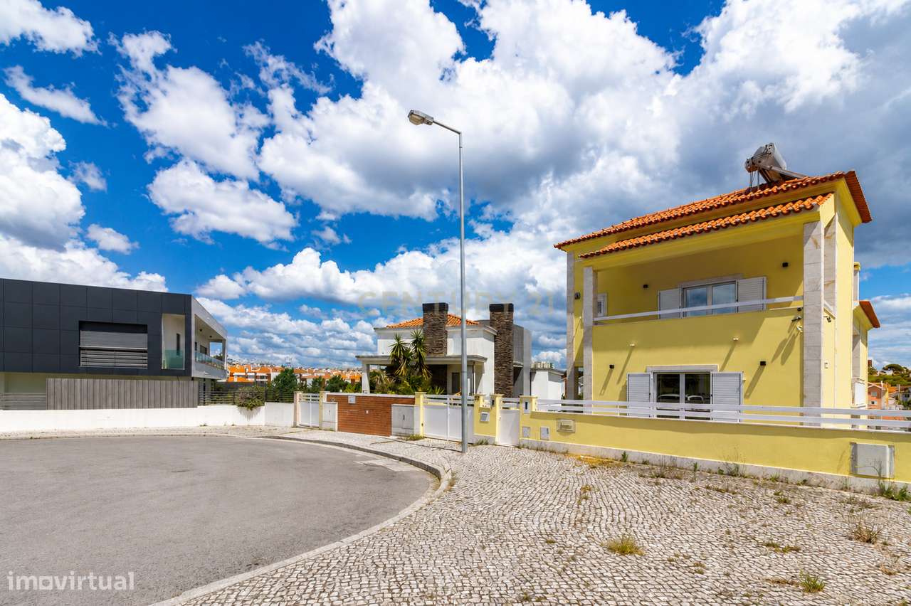 Moradia de Prestígio com 277m² | Garagem | Energia Solar | Feijó, Alma-36