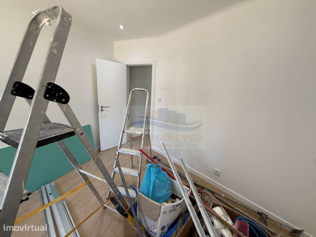 T2 Totalmente Remodelado Amadora - Grande imagem: 4/10