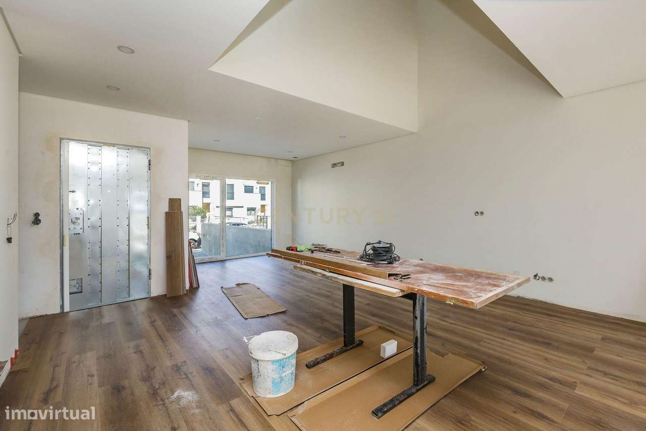 Moradia T4 com piscina em Caneças-14