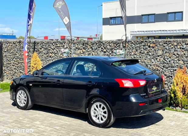 Mitsubishi Lancer Sportback 1.6 Invite A80 - 16