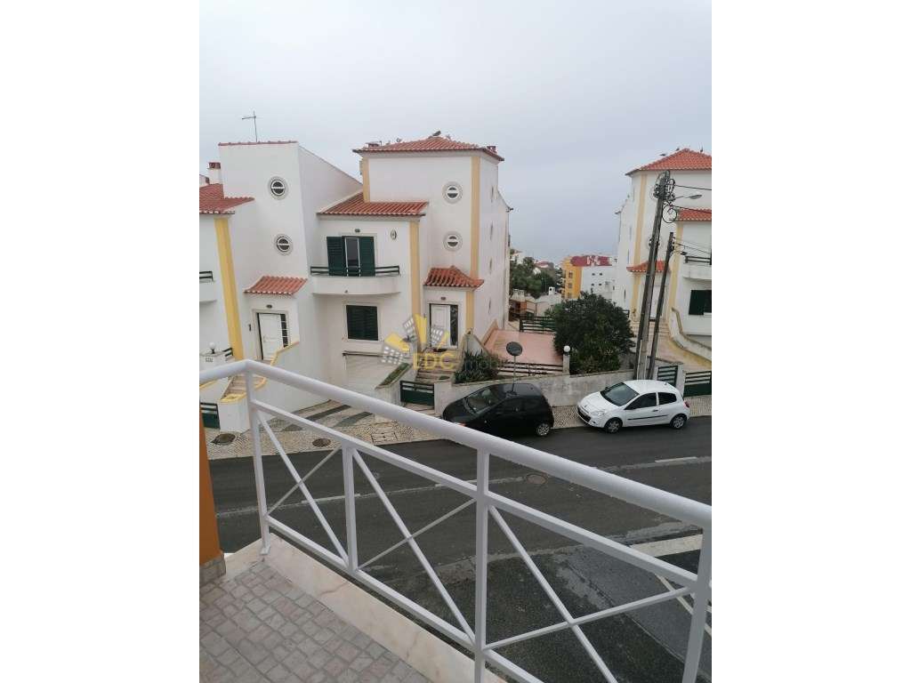 Moradia V3+1 Totalmente Remodelada no Centro da Ericeira e com vist...-26