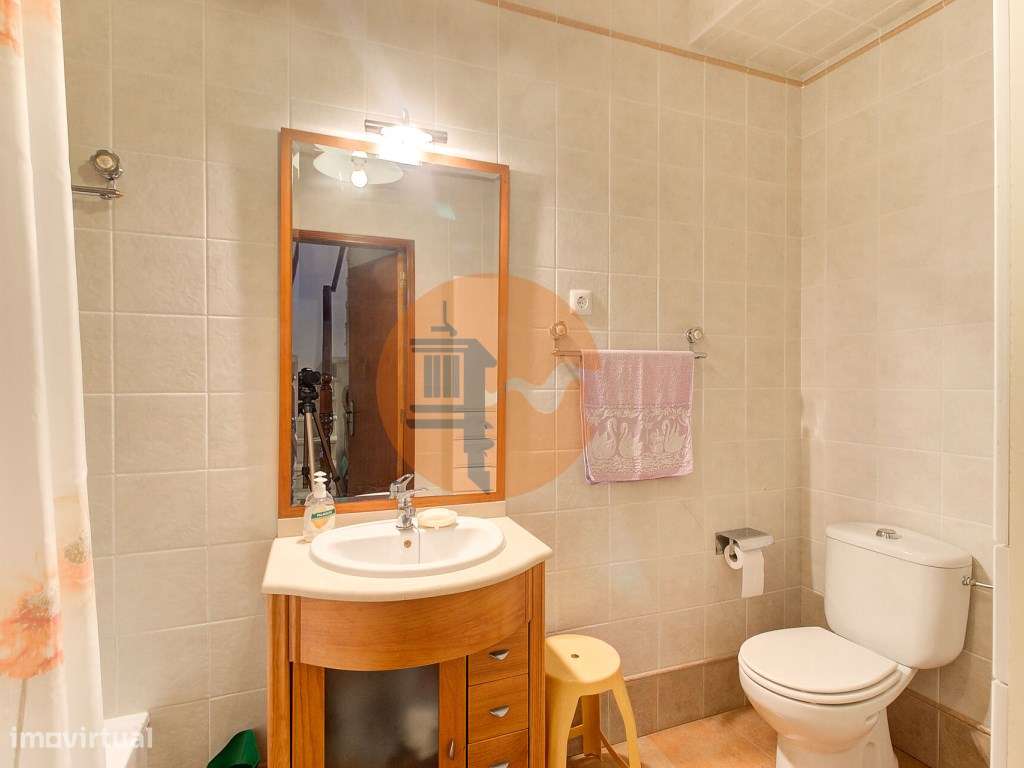 Moradia T3+2 com Jardim, Garagem e Vista Castelo no Centro de Castr...-15