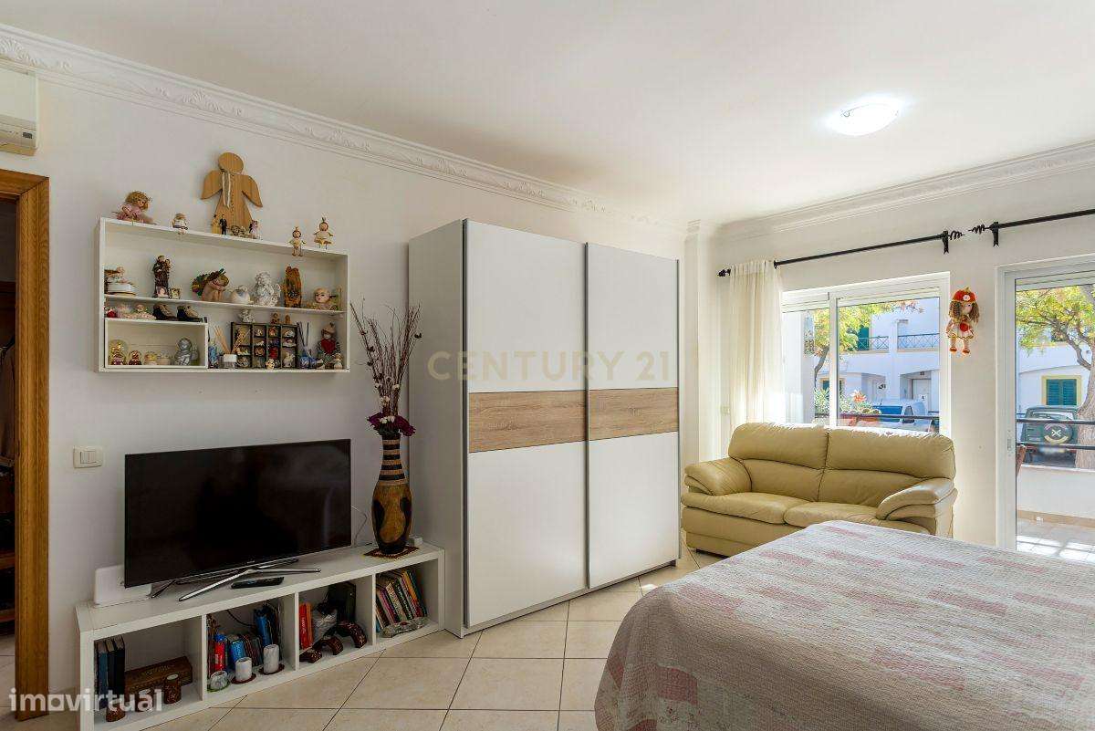 Apartamento T2 com Grandes Varandas e estacionamento no Mato Santo Esp-10