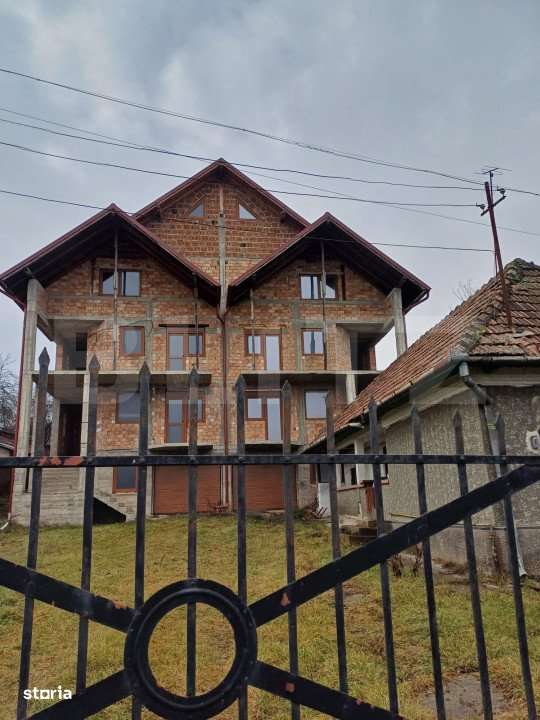 Duplex la rosu in Luna, langa Campia Turzii - Imagine principală: 4/19