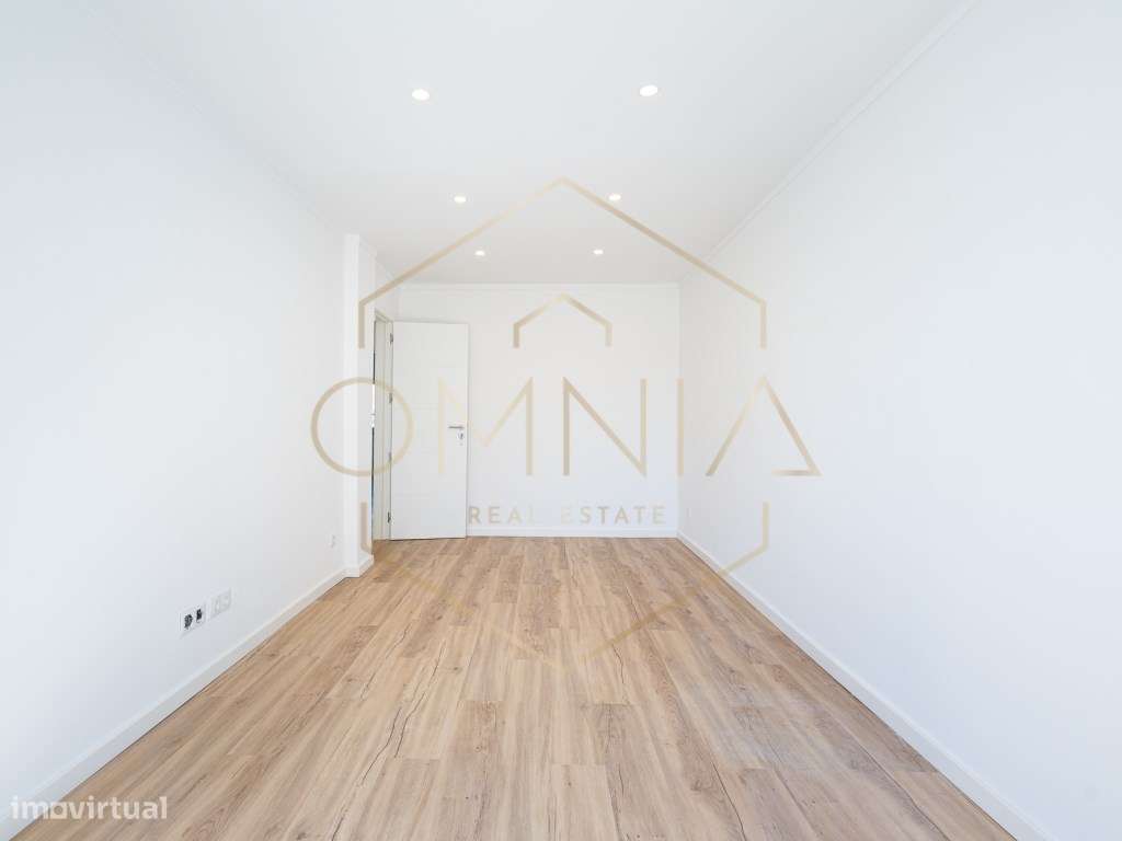 Apartamento T2 no Barreiro - Totalmente Renovado-5