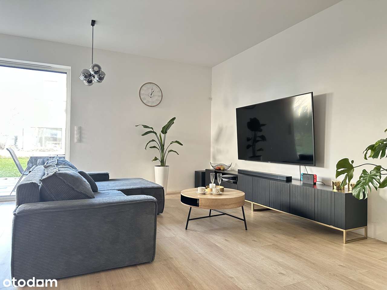 Przestronny dom dla rodziny w Złotnikach, 4 sypialnie, wysoki standard - Pełny obrazek: 1/18