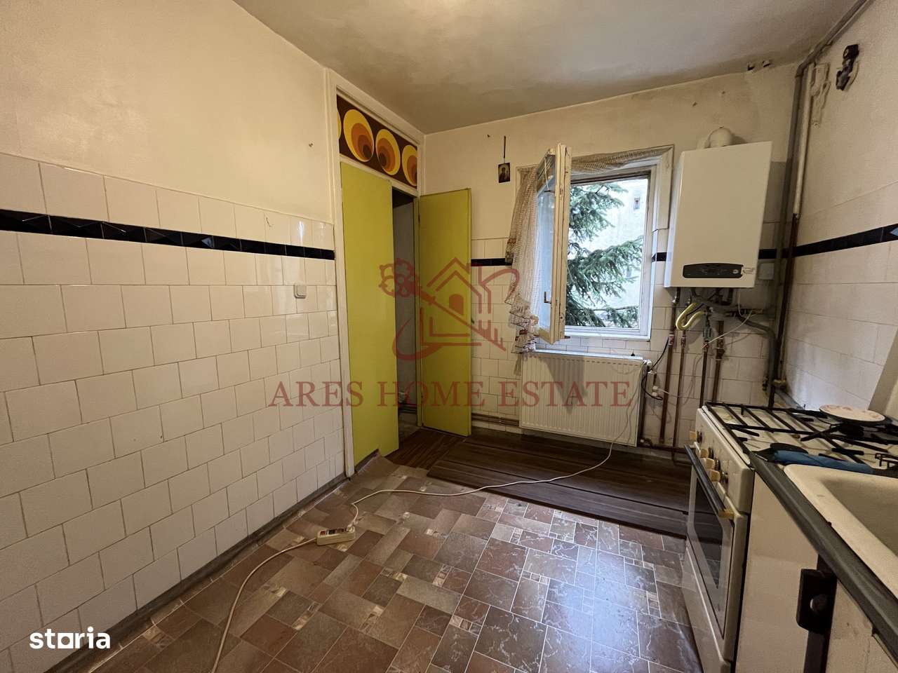 Etaj 1, 3 camere, spatios, 2 băi, centrală proprie – zonă excelentă-10