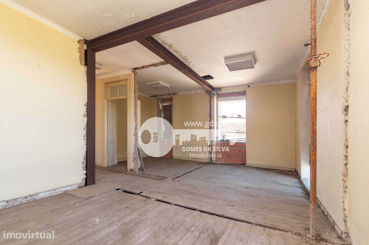 Moradia para Restauro com Projeto Aprovado - Junto ao Sameiro | Braga - Grande imagem: 5/19